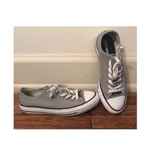 Gray two toned tongue converse